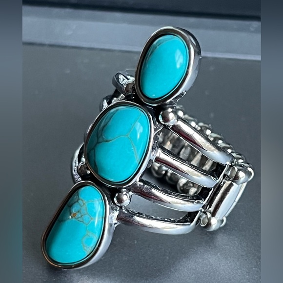 New Turquoise Stone Linear Silver Ring - Picture 7 of 7
